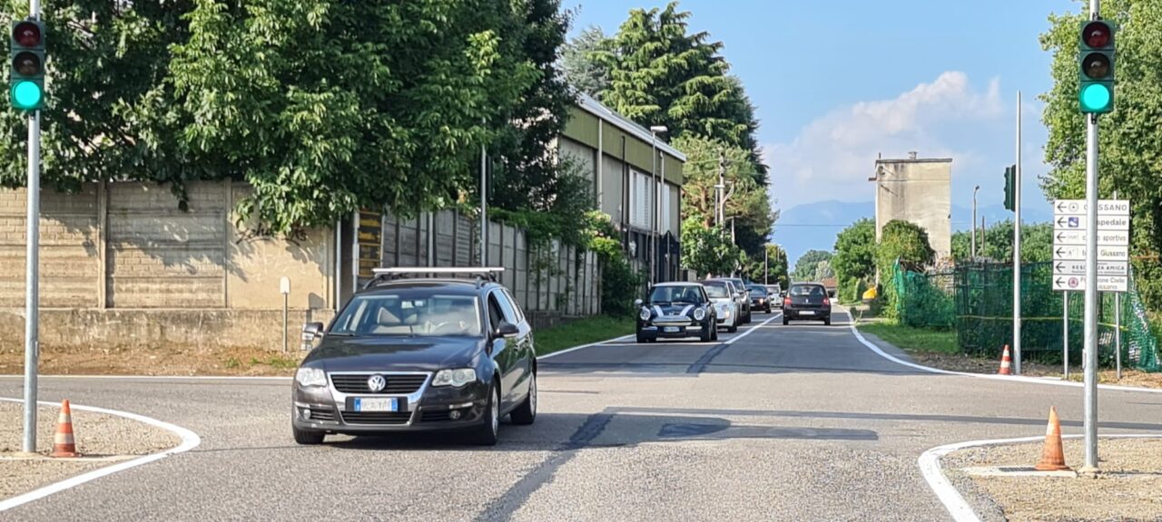 Più sicurezza all’incrocio di via della Tecnica, installato il semaforo