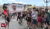 Il saluto dei ragazzi di Muggiò a papa Francesco all'Angelus