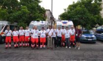 Gli angeli della Croce Azzurra di Trezzo sull'Adda vegliano sul Giro d'Italia femminile