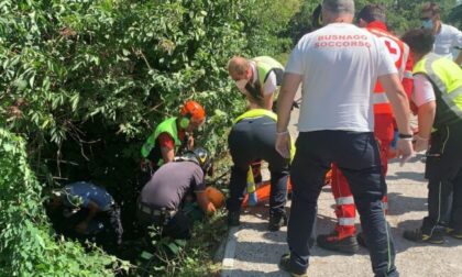 Cade in una scarpata, frate soccorso da pompieri ed elicottero