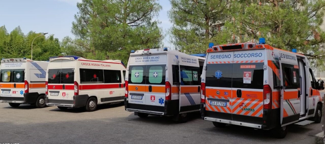 Poche barelle al Pronto soccorso, le ambulanze coi malati attendono in coda anche più di un’ora