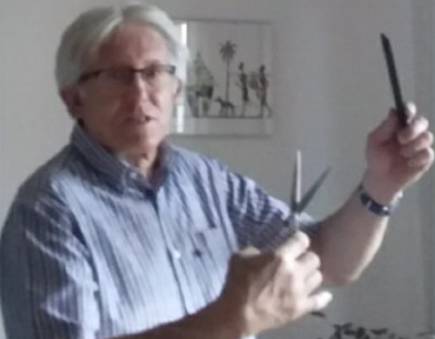 Taglia i capelli gratis a chi ne ha bisogno