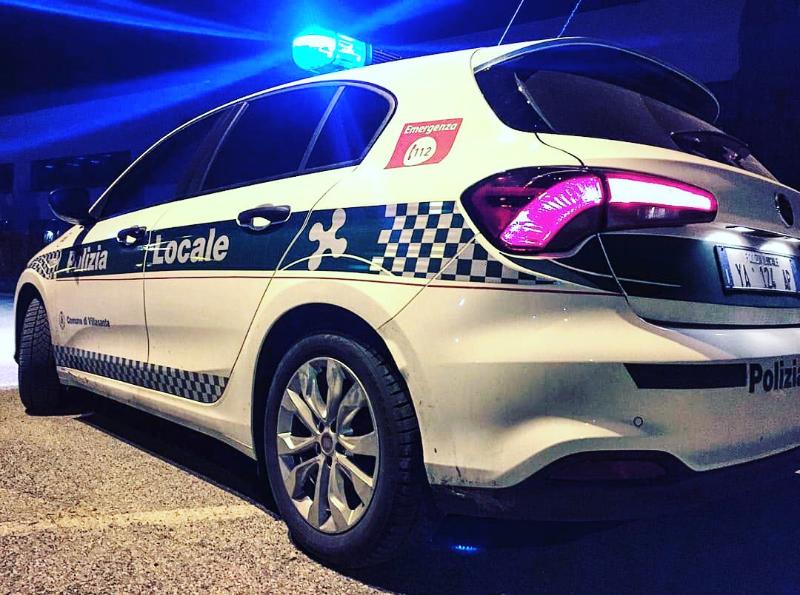 Ragazzini si intrufolano in una fabbrica dismessa, arrivano gli agenti della Polizia locale