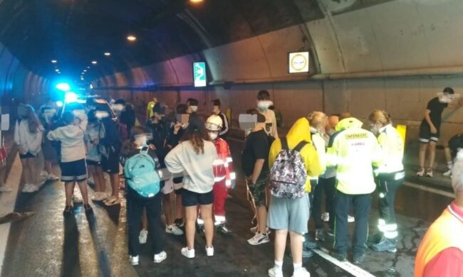 Bus in fiamme sulla Statale 36: la Regione premia gli eroi che hanno salvato 25 ragazzini
