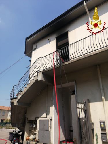 incendio rogo Meda pompieri