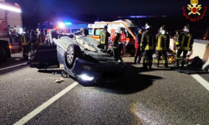 Grave incidente all'alba: auto si ribalta in autostrada