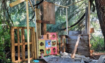 Nel parco spunta una casetta abusiva