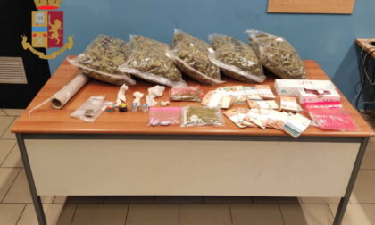 Cinque chili di droga in auto e 20mila euro nel box: arrestato spacciatore