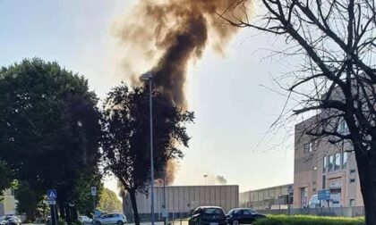 Domato l'incendio in un capannone a Ornago