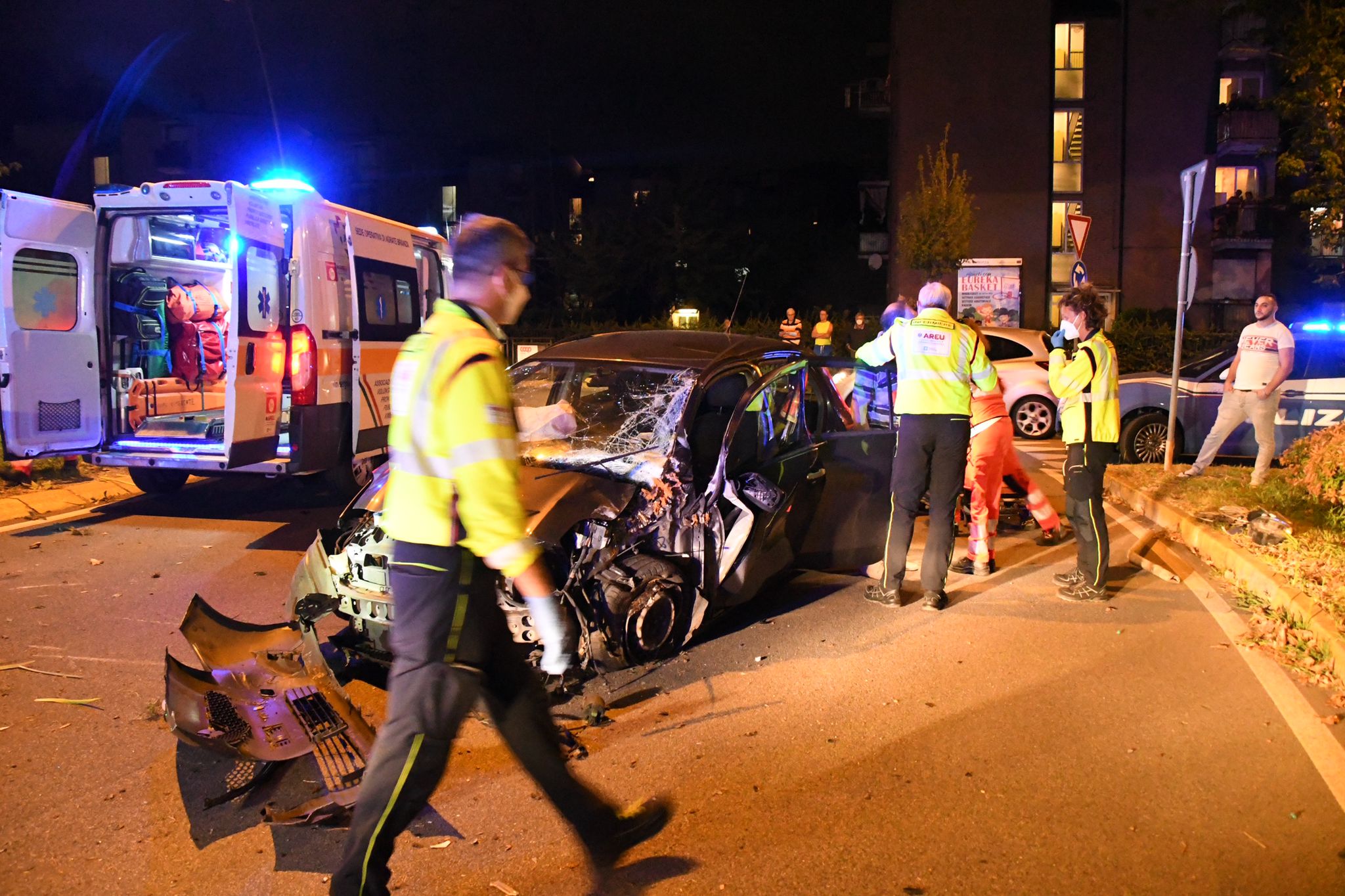 automobile incidente Monza pompieri