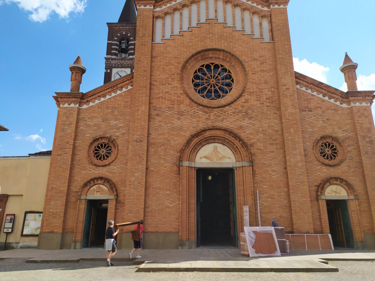 La chiesa dei Santi Pietro e Paolo a Muggiò riapre con il cuore dei volontari