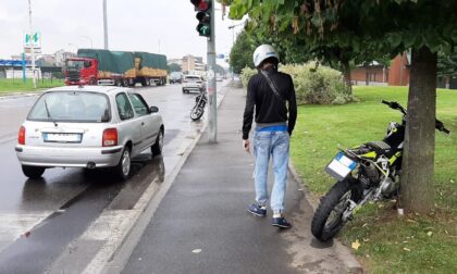 Incidente tra auto e moto a Desio, paura per due 17enni