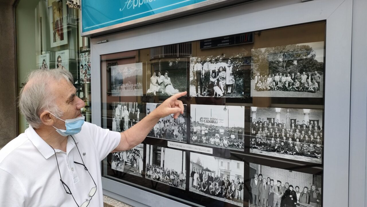 Riconosce in vetrina la foto del padre insieme a una superstite della Shoah