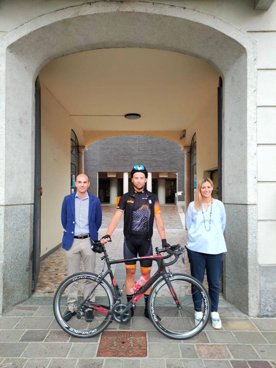 Il Giro della Lombardia in bici per ricordare lo zio scomparso