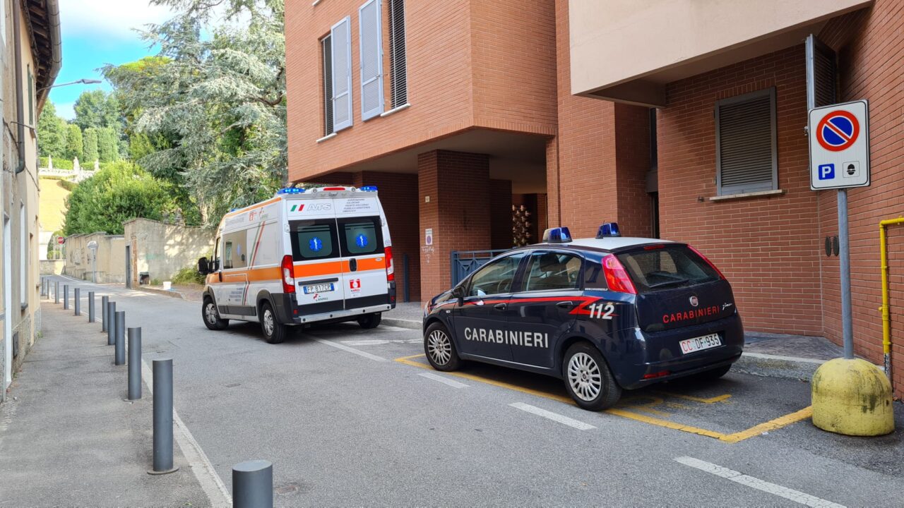 Cinquantenne trovato morto in casa ad Arcore