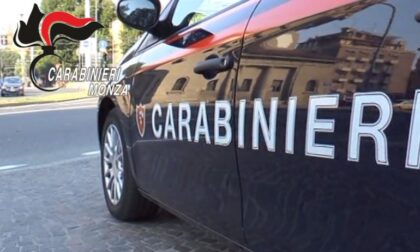 Assaltano un furgone in centro a Cavenago e scappano con le sigarette