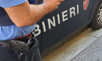 Ubriaco al volante finisce contro un marciapiede e si rifiuta di fare l'alcoltest, denunciato