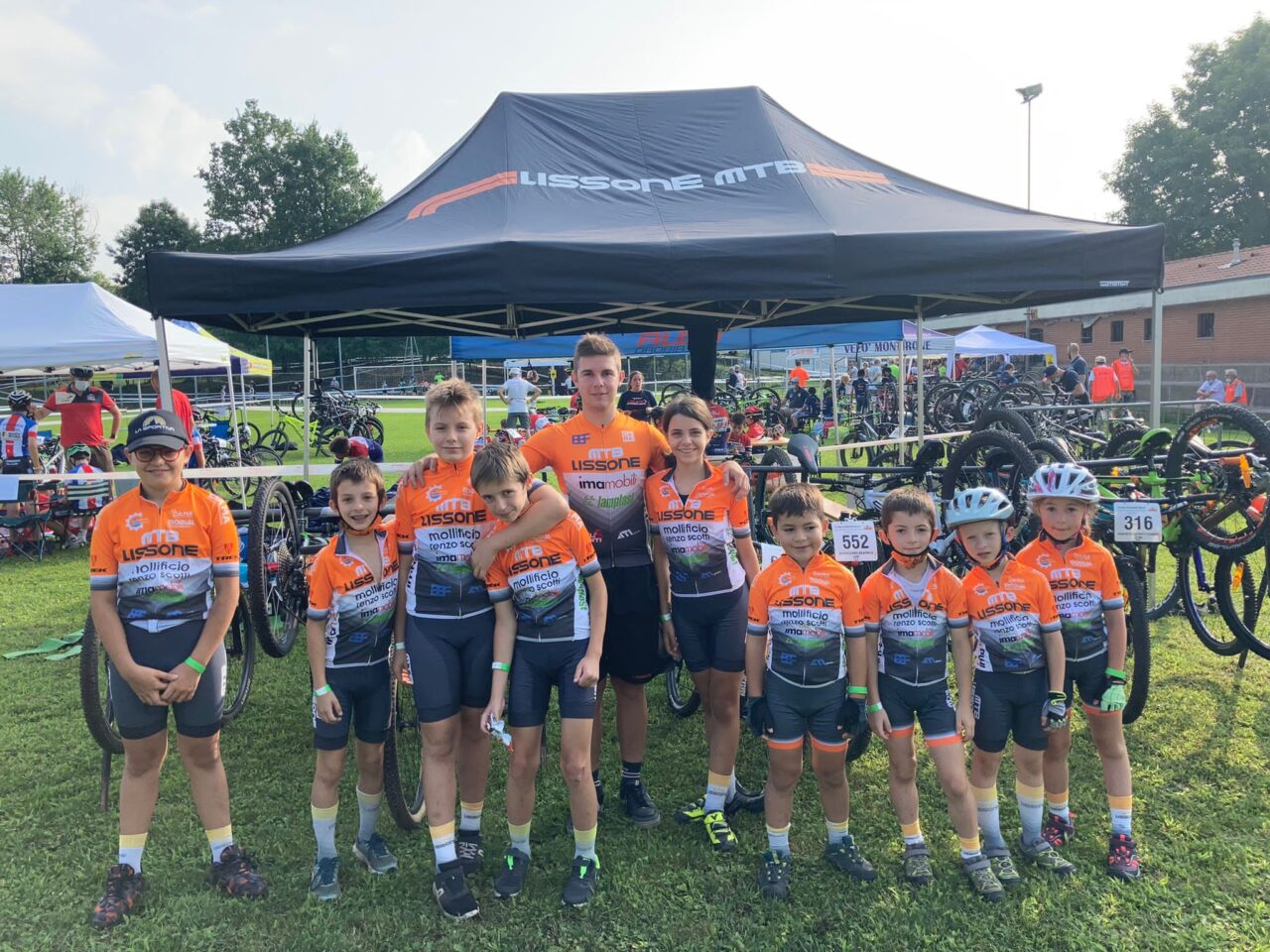 I giovanissimi della Lissone Mtb impegnati nel Trofeo Banfi a Carbonate