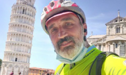 Gira l’Italia in bici e raccoglie fondi per gli animali