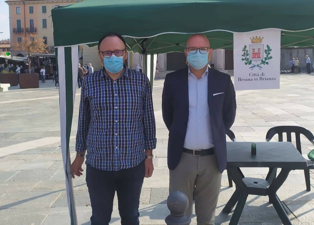 Il sindaco riceve i cittadini tra le bancarelle del mercato
