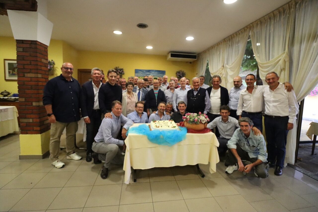 I compagni di classe delle medie si ritrovano dopo quarant’anni