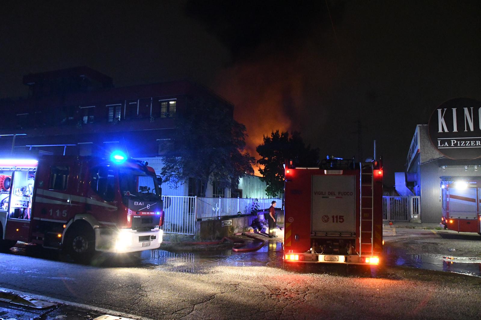 Incendio in una fabbrica di Monza