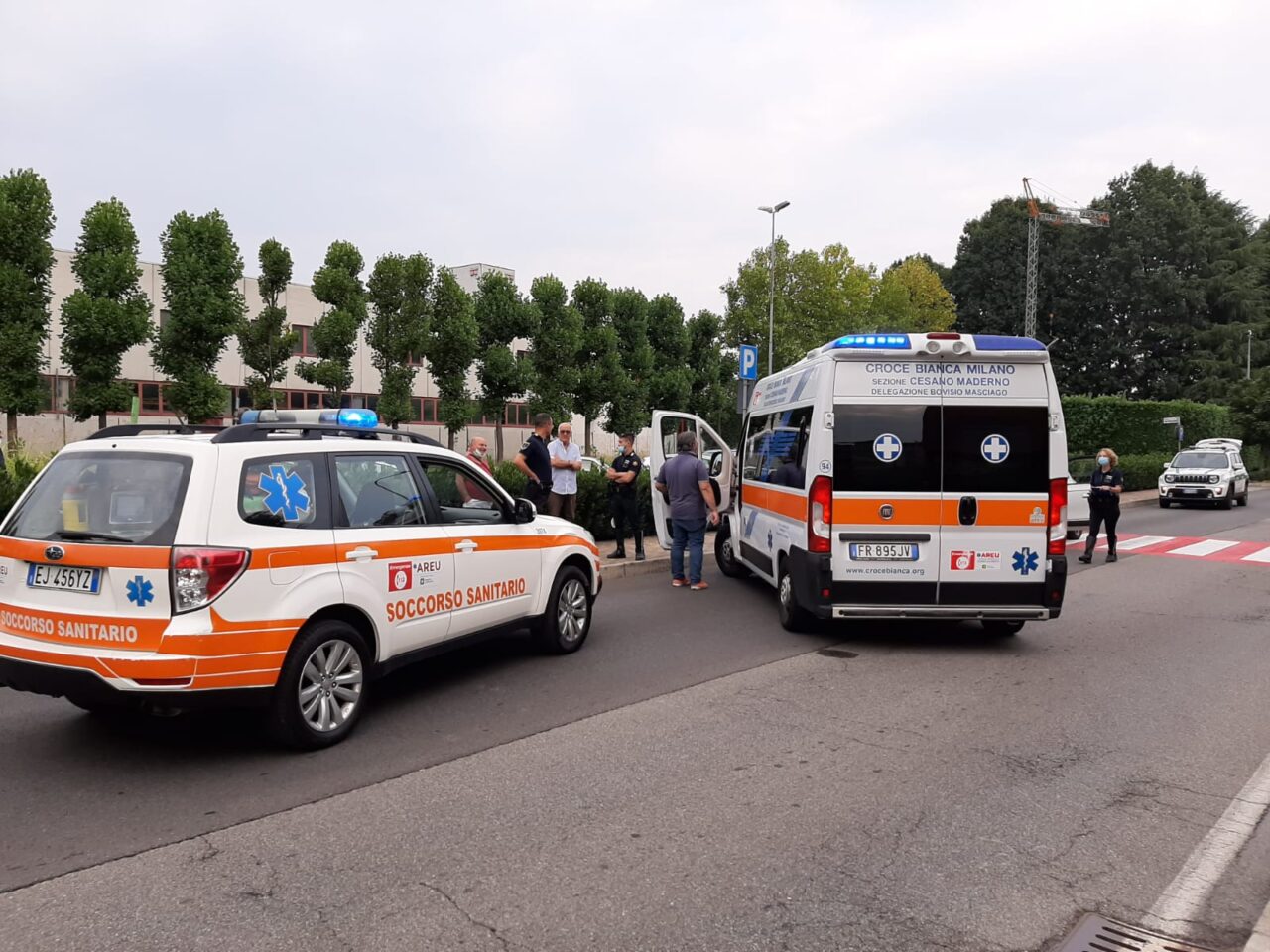 Esce dalla lavanderia e viene investita sulle strisce, 52enne in ospedale