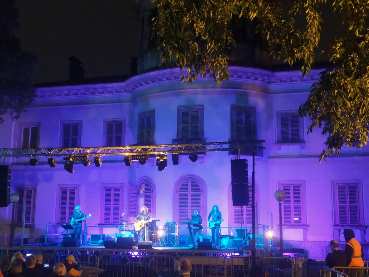 Pioggia sulla torta paesana e sul concerto. Si è chiusa la Sagra a Muggiò