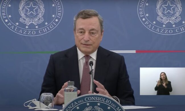 Le parole del premier Draghi: si va verso l’obbligo vaccinale e la terza dose di vaccino
