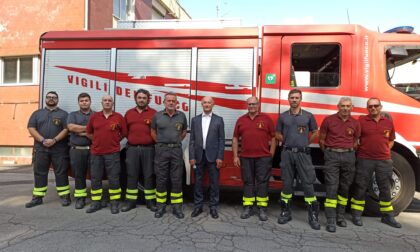 Il "grazie" ai pompieri che hanno domato l'incendio di Milano