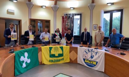 L'onorevole Capitanio sottoscrive la petizione di Coldiretti Giovani Impresa