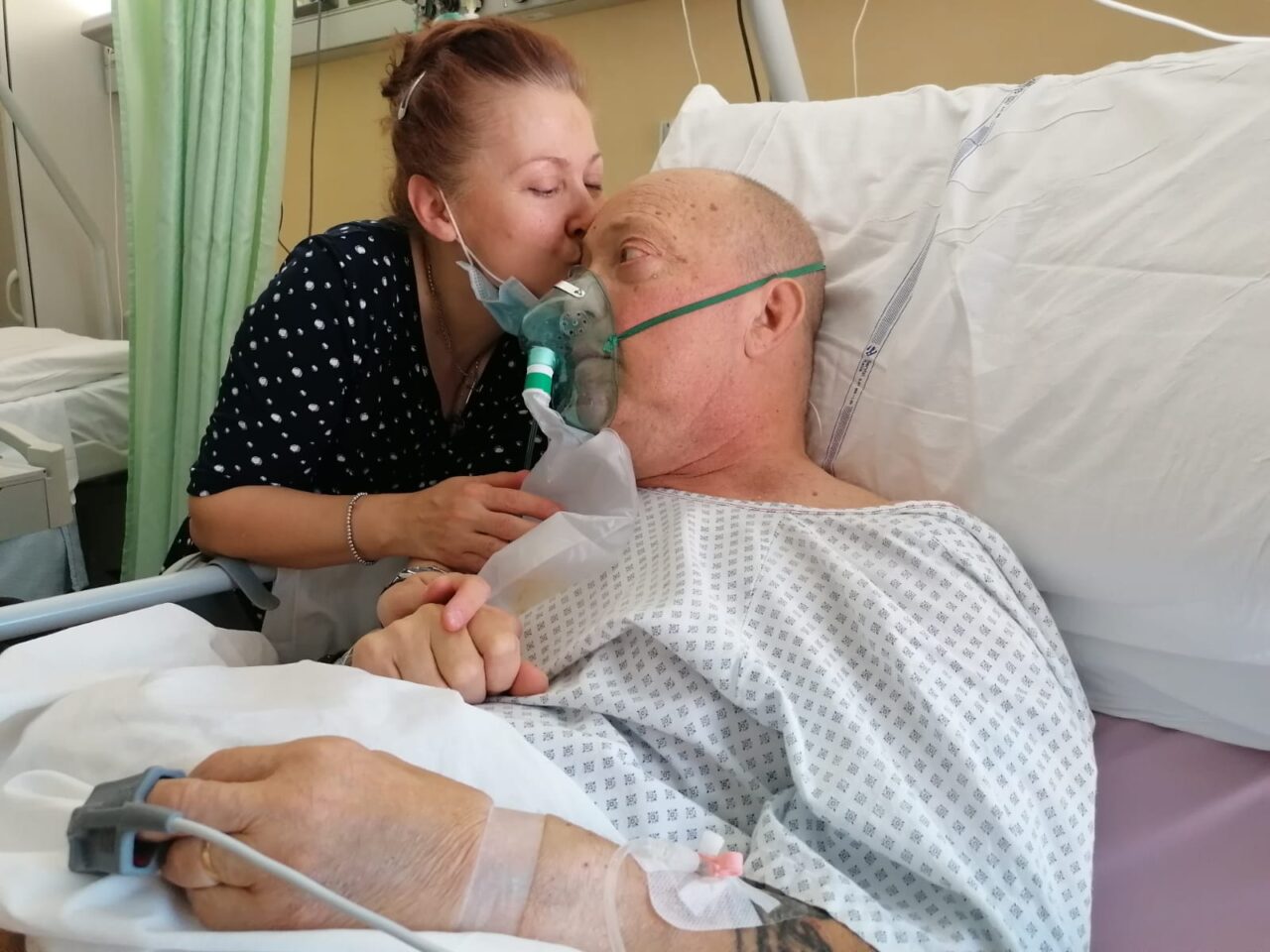 L’amore oltre la malattia: Salvatore sposa la sua Arianna nella stanza d’ospedale