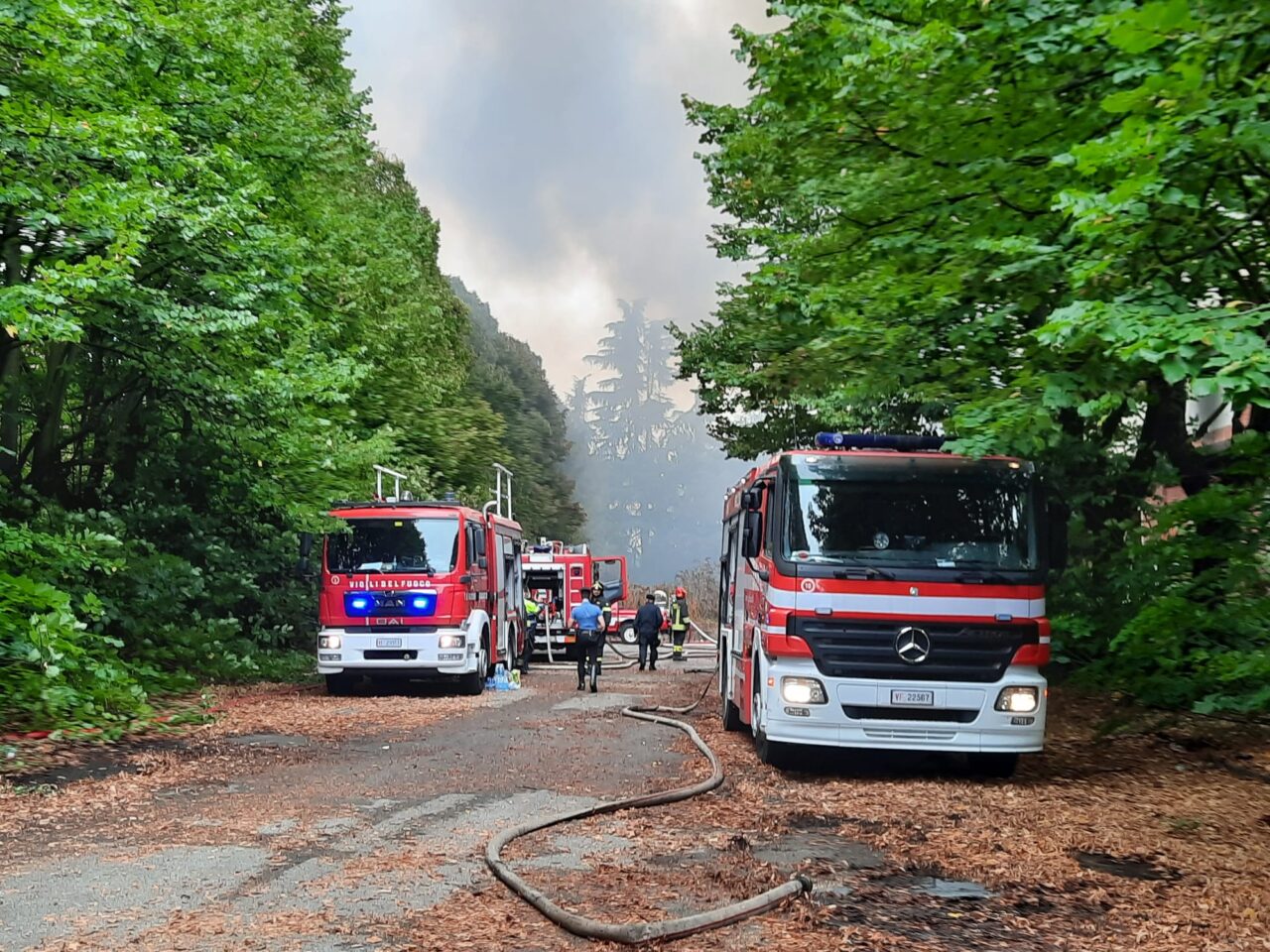 I video dell’incendio nell’ex Snia di Varedo