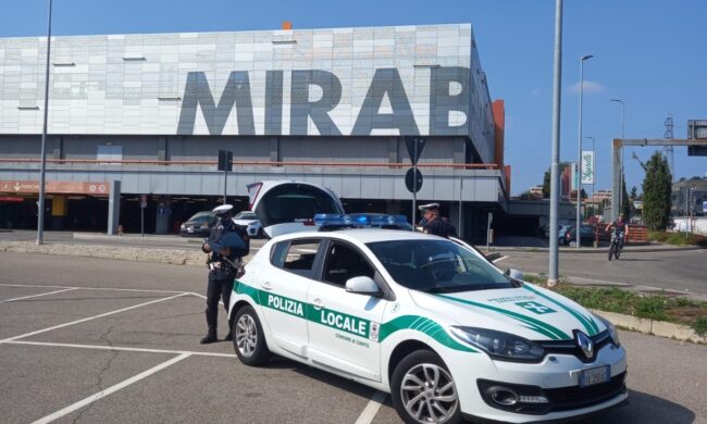 Tenta di rubare scarpe di marca, arrestato giovane di Giussano