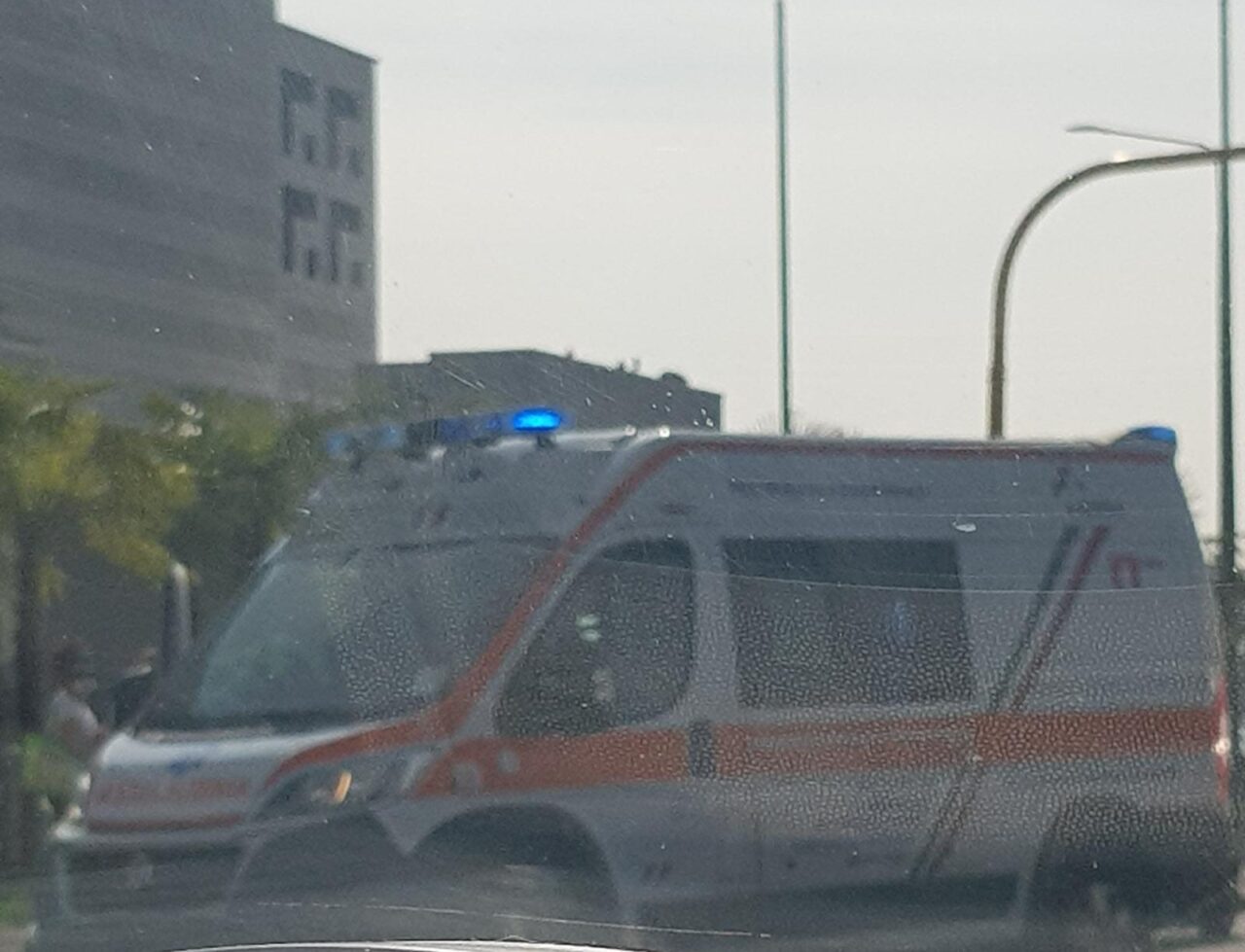 Elisoccorso in codice rosso a Vimercate per una 21enne investita