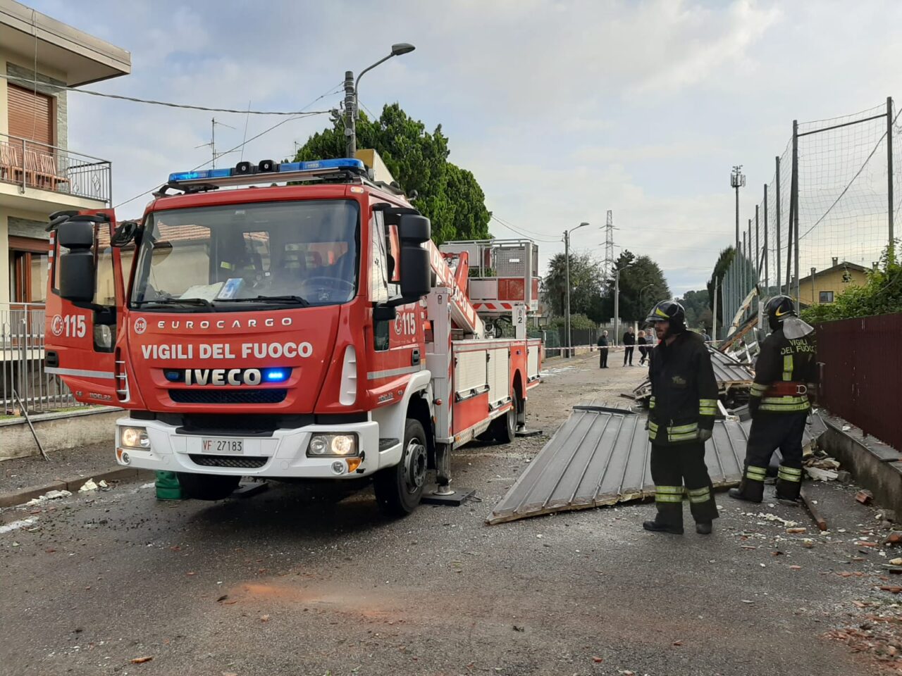 Maltempo, a Lentate scoperchiato il tetto di una casa