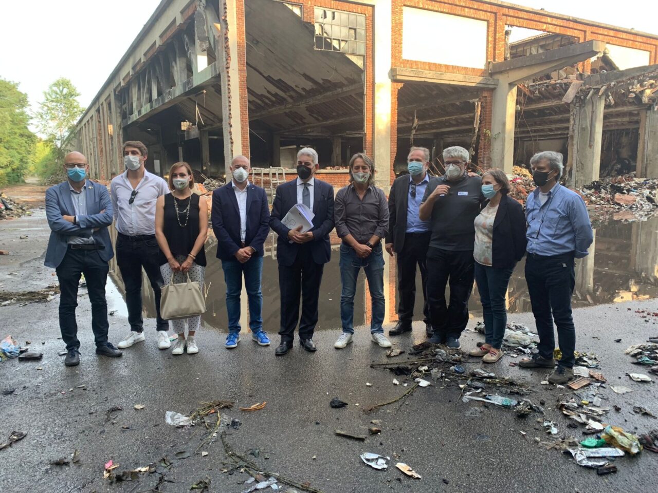 Incendio Snia, sopralluogo della Regione con l’assessore Cattaneo