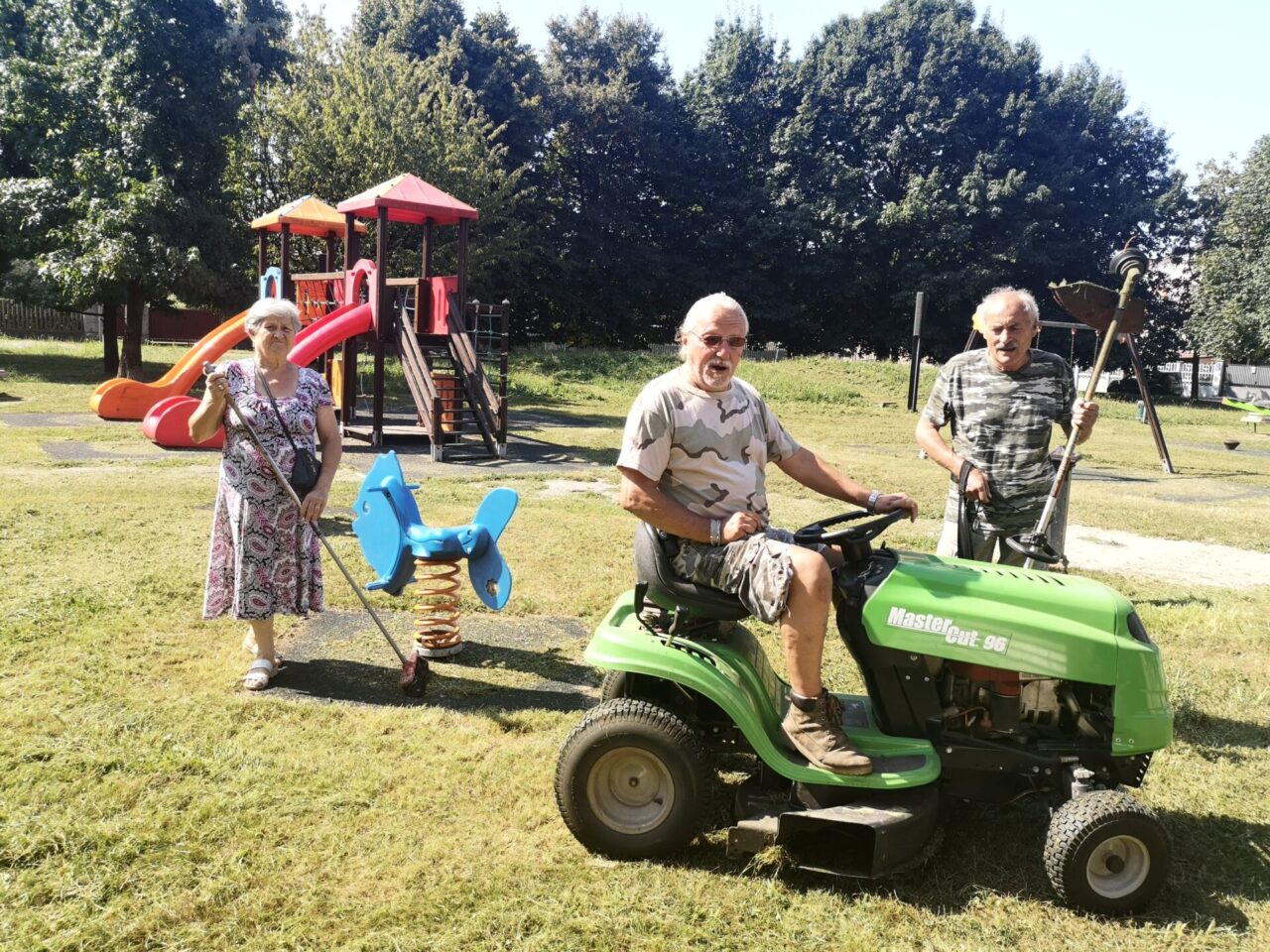I Centri anziani riaprono ma solo metà giornata: “Servono volontari”