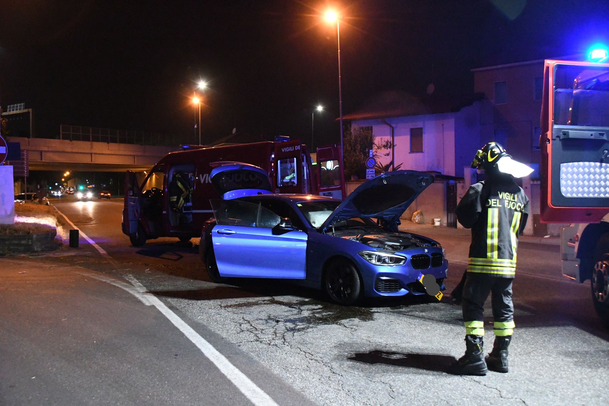 Monza incidente auto abbandonata pompieri