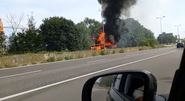 Disagi sulla Milano Meda per un camion che ha preso fuoco