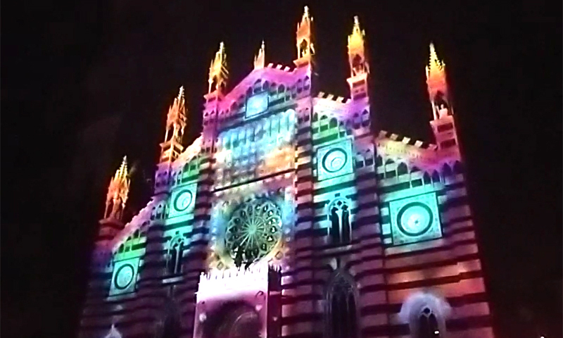 Vicolo Duomo pronto a brillare con un’installazione di luce riflessa