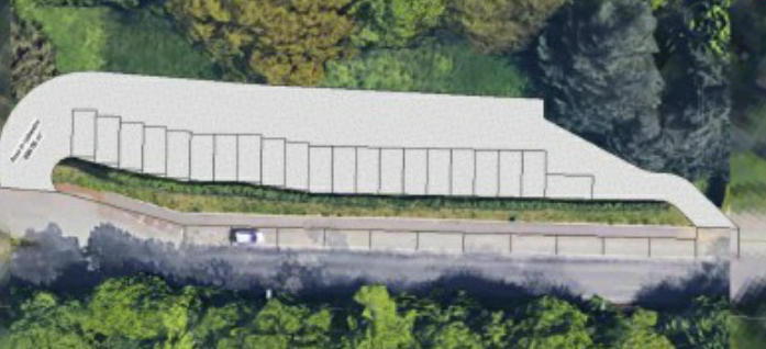 Contestato il progetto dei 20 posti auto che serviranno il plesso di Costa Lambro