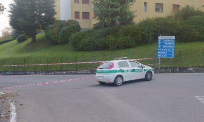 Incidente in via Piave: abbattuto un palo della luce, strada chiusa