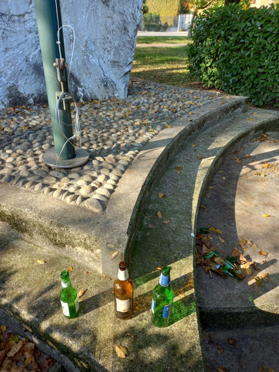 Vandalizzato il Monumento agli Alpini Caduti di Cornate
