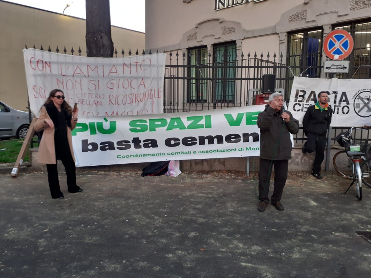 Flash mob dei comitati per l’ex Macello: “Lì vogliamo scuole e servizi”