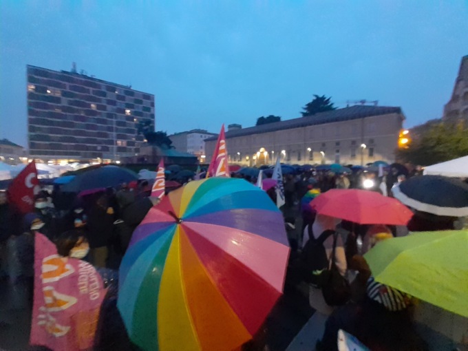 Lgbt in piazza contro lo stop al Ddl Zan:”Nessuno ci affossa”