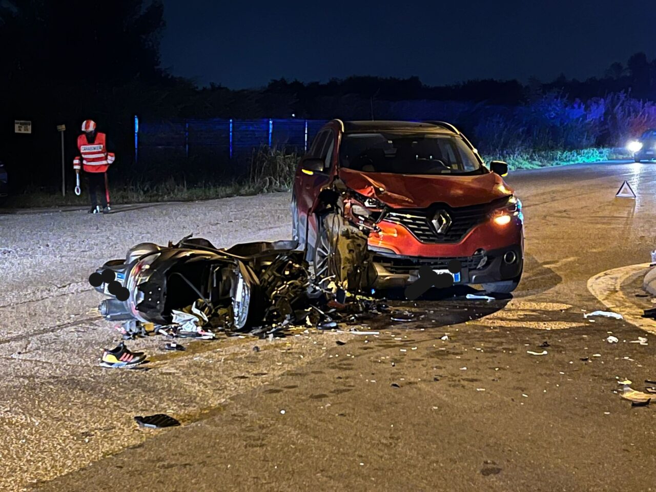 Drammatico scontro all’imbocco della Tangenziale, muore centauro di 46 anni