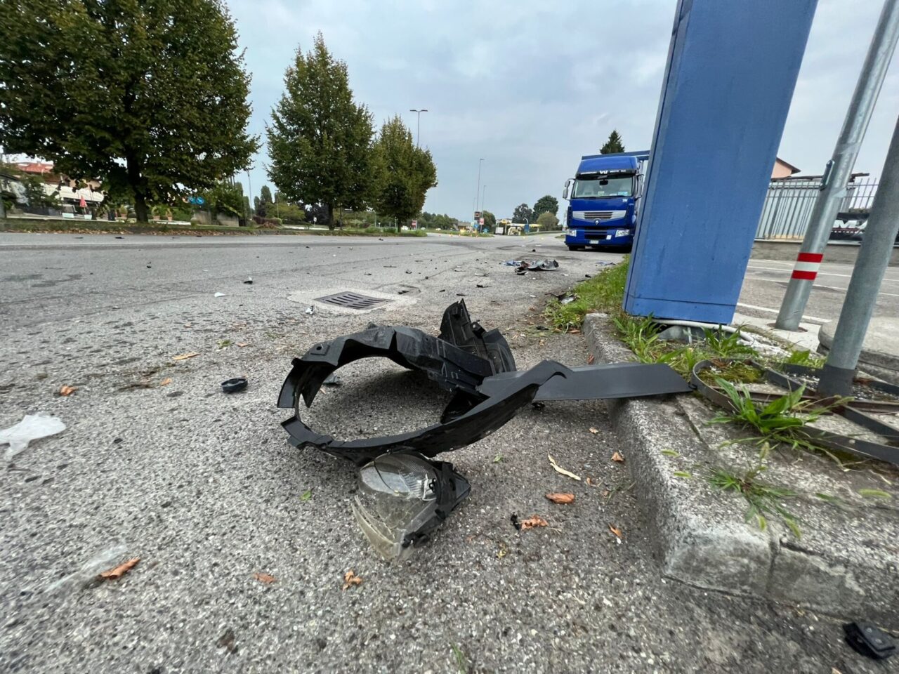 Auto contro moto, centauro ricoverato in ospedale