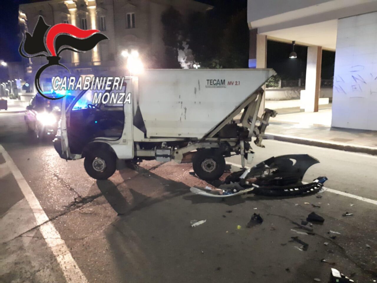 Veicolo della Gelsia tamponato da un’auto che si allontana