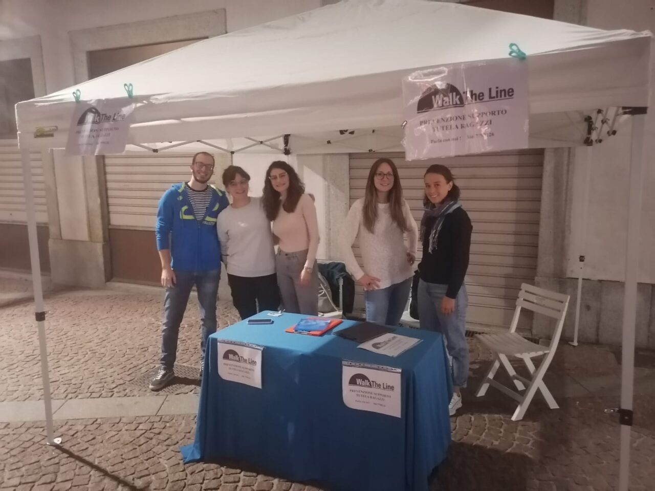 Gli educatori scendono in strada per prevenire le dipendenze nei giovani: i risultati di “Walk the line”